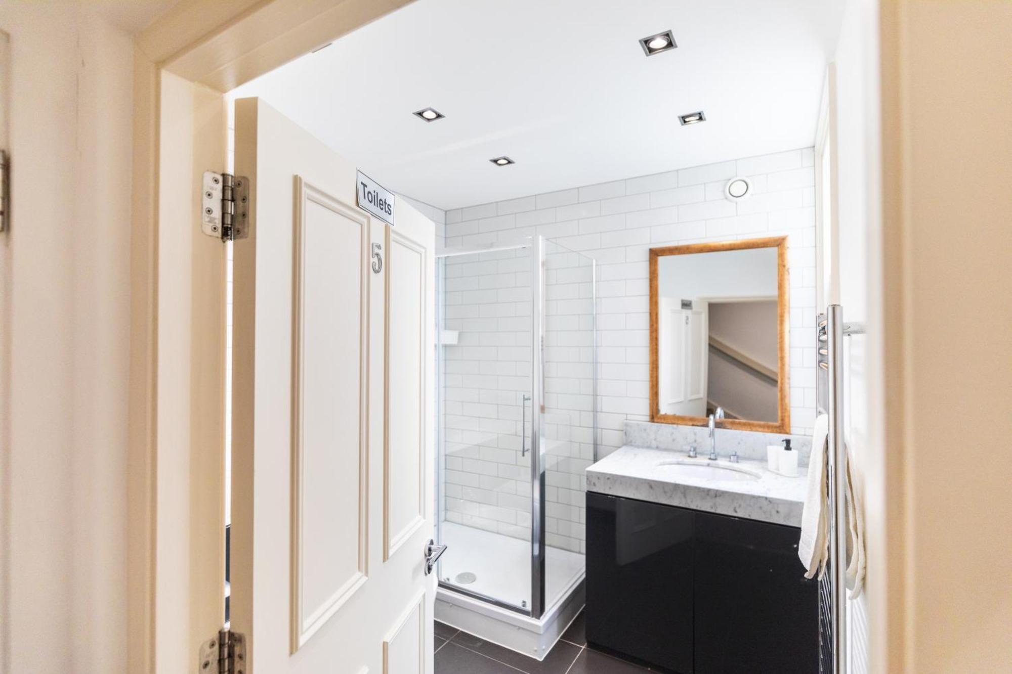 The Chapter - Mayfair Residences Лондон Екстер'єр фото